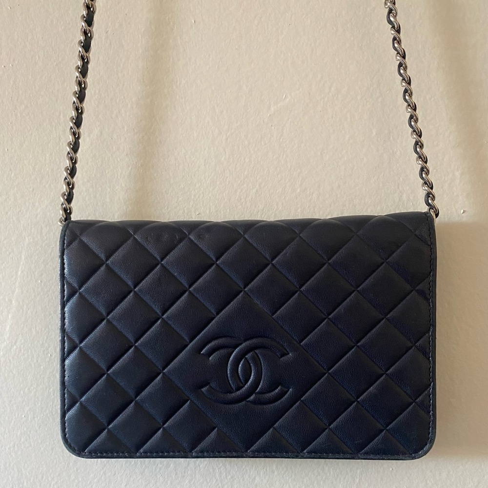 CHANEL Diamond CC Wallet on Chain - Picture 2 of 9